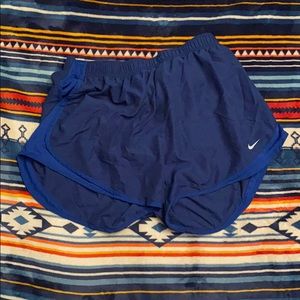 2x Nike shorts